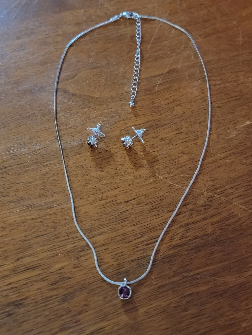 Silver & amethyst necklace with stud earrings
